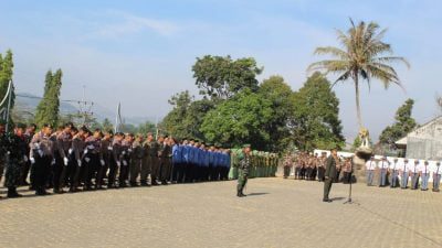 HUT TNI Ke-74 Dandim Pimpin Upacara Ziarah Makam Pahlawan