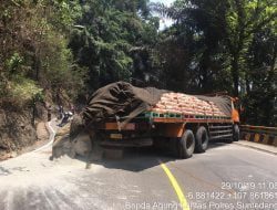 Dua Pedagang Asongan Tewas Ditabrak Truk Pengangkut Semen