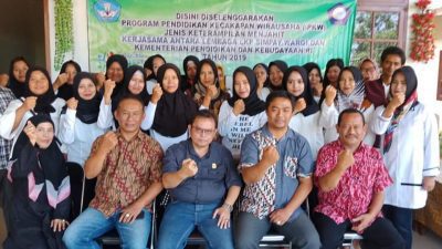 Ciptakan Wirausahan Baru, LKP Simpay Wargi Latih Warga Keterampilan Menjahit