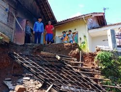 Terdampak Longsor, Dua Rumah di Cilipung Alami Retak-retak