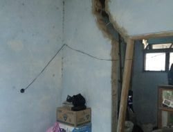 Akibat Pergeseran Tanah 9 Rumah di Jatinunggal Terancam Ambruk