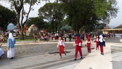 Baru Dibuka, Alun-alun Sumedang Langsung Dipadati Pengunjung