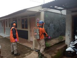 Sejumlah Relawan Kemanusiaan Lakukan Penyemprotan Disinfektan