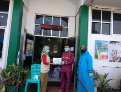 Aleg PKS Sumedang Sumbang Hazmat Coverall untuk Tenaga Medis Puskesmas Cimanggung