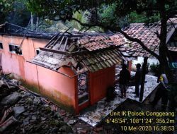 Anggota Polsek Conggeang Datangi dan Amankan Lokasi Kebakaran