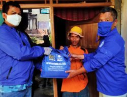Anggota Dewan Komisi I Termuda (Neng Farah) Salurkan Paket Sembako Tahap 2 di Sumedang