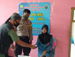 Bhabinkamtibmas Desa Ciherang Lakukan Monitoring Penyaluran BLT DD