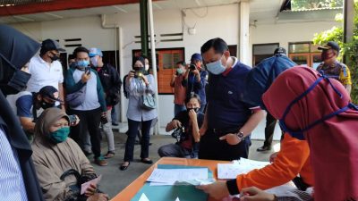 Bupati Sumedang Monitoring Penyaluran Bantuan Sosial Tunai dari Presiden