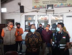 Kemensos RI Tinjau Pencairan BST di Kantor Pos Sumedang