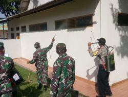 Cegah Covid-19, Kodim 0610 Bersama Polres Sumedang Lakukan Karya Bakti di Gereja