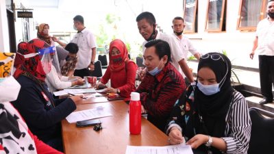 Tekan Penyebaran Covid-19, Puluhan Anggota DPRD Sumedang Jalani Tes Swab