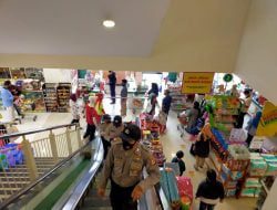 Polsek Jatinangor Lakukan Sosialisasi 4 M di Pusat Perbelanjaan