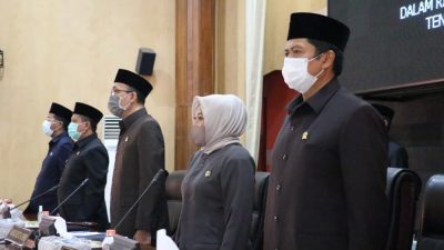 PIMPINAN DPRD-Bupati/Wakil Bupati Sumedang menghadiri Rapat Paripurna Pengtus Raperda APBD Perubahan 2020. Tampak Ketua DPRD Irwansyah Putra Absen pada rapat tersebut, Jumat.