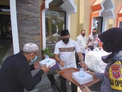 Jumat Berkah, Kapolres Bagikan Nasi Kotak
