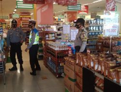 Polsek Jatinangor Polres Sumedang Lakukan Penegakan Disiplin Prokes Di Mall Jatos