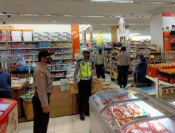 Tim Gabungan Terus Maksimalkan Pemberlakuan Prokes di Pusat Perbelanjaan di Sumedang Barat