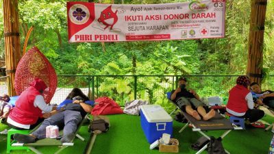 PHRI Peduli, Bersama IWO Lakukan Donor Darah di Kampung Karuhun