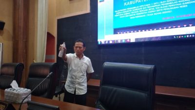 Jelang Rapat Paripurna, Gedung DPRD Sumedang Disemprot Disinfektan