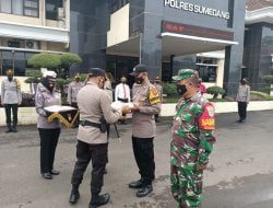 Sebanyak 2.080 Kg Beras Bansos Disalurkan Polres Sumedang Kepada Warga Terdampak Covid-19