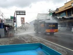 Cegah Penyebaran Covid-19 Tim Gabungan Lakukan Penyemprotan Disinfektan