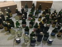 Ratusan Botol Miras Disita Satnarkoba Polres Sumedang