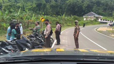 Polsek Jatigede Bubarkan Pengendara Yang Berkerumun di Lingkar Timur Jatigede