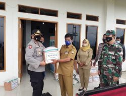 Kapolsek Sumedang Utara Berikan Bantuan Paket Sembako