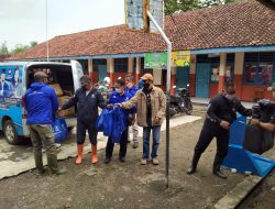 Neng Farah dan DPD PAN Sumedang Bantu Korban Banjir di Ujungjaya