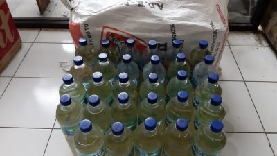 MIRAS jenis ciu hasil sitaan razia Sat Narkoba Polres Sumedang, Jumat.