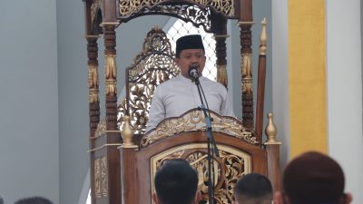 Bupati Menjadi Iman dan Khatib Pertama di Mesjid Al-Kamil