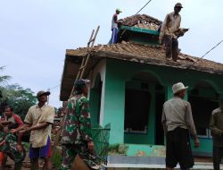 Satgas TMMD Kodim 0610/Sumedang Bersama Warga Rehab Masjid