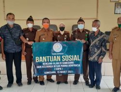 Kejari Sumedang, Salurkan Santunan dari KBPA Kejagung bagi 40 Ahli Waris Korban Longsor Cimanggung