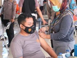 Anggota Polres Sumedang Laksanakan Vaksinasi Covid-19 Tahap Dua
