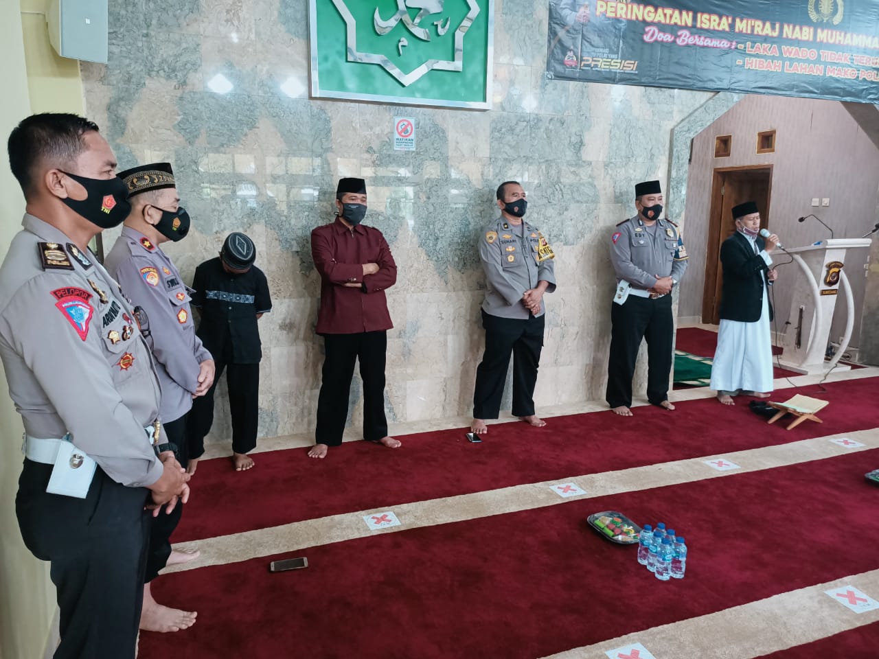 JAJARAN Polres Sumedang gelar doa bersama atas kecelakaan maut yang terjadi di Tanjakan Cae Wado belum lama ini, Kamis.