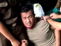 Aksi Kocak Anggota Satpol-PP Sumedang Saat Divaksin, Harus Dijemput Paksa Karena Takut Jarum Suntik