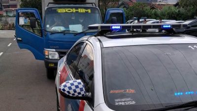 Sat Lantas Polres Sumedang Kawal Vaksin Tahap Tiga
