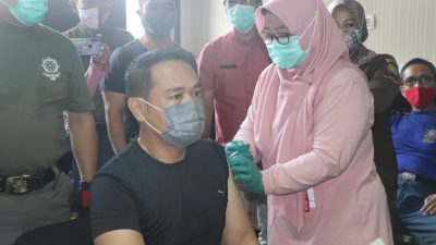 Anggota Satpol PP Laksanakan Vaksinasi Covid-19 Tahap 2