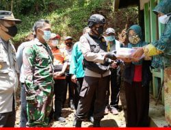 Kapolres Sambangi dan Berikan Bantuan Korban Bencana Alam