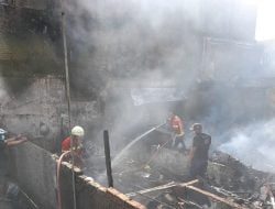 Diduga Korsleting Listrik, Tiga Rumah di Sumedang Ludes Terbakar