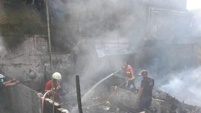 Diduga Korsleting Listrik, Tiga Rumah di Sumedang Ludes Terbakar