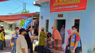 MDMC Sumedang Serahkan Bantuan bagi Korban Kebakaran di Gunung Cina