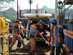 Peringati HKB 2021, MDMC Sumedang Gelar Simulasi Penanganan Korban Bencana