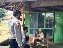 Polsek Ujungjaya Santuni Warga Kurang Mampu