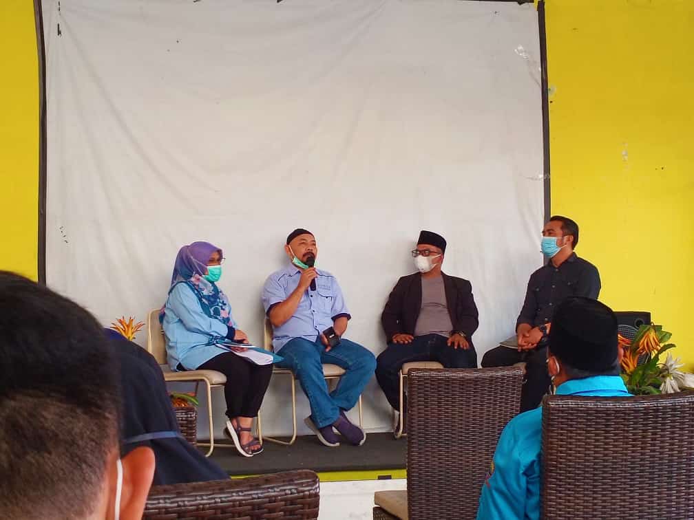 KMPPA bersama KadinsosP3A Sumedang saat memberikan materi terkait Perlindungan Anak di Sumedang, Kamis.