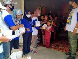 Neng Farah dan DPD PAN Sumedang, Bagikan Ribuan Paket Lebaran