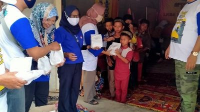 Neng Farah dan DPD PAN Sumedang, Bagikan Ribuan Paket Lebaran