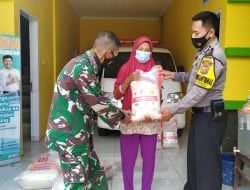 Ringankan Beban Masyarakat, TNI Bersama YBTS Salurkan Bantuan Sembako
