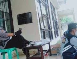 Jauh Dari Keluarga, Ini Cerita Petugas Chek Point Penyekatan