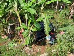 Mobil Bak Terbuka Asal Majalengka Masuk Jurang di Buricak Burinong, Satu Orang Dikabarkan Tewas