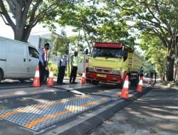 Operasi Penertiban Pengguna Jalan Melebihi Tonase